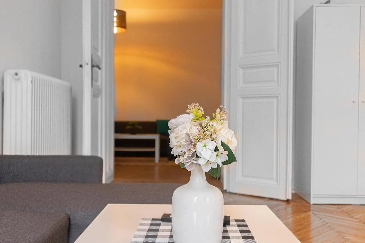 Vibrant 3Br Near Akh Hospital - Perfect For Groups Apartment Vienna