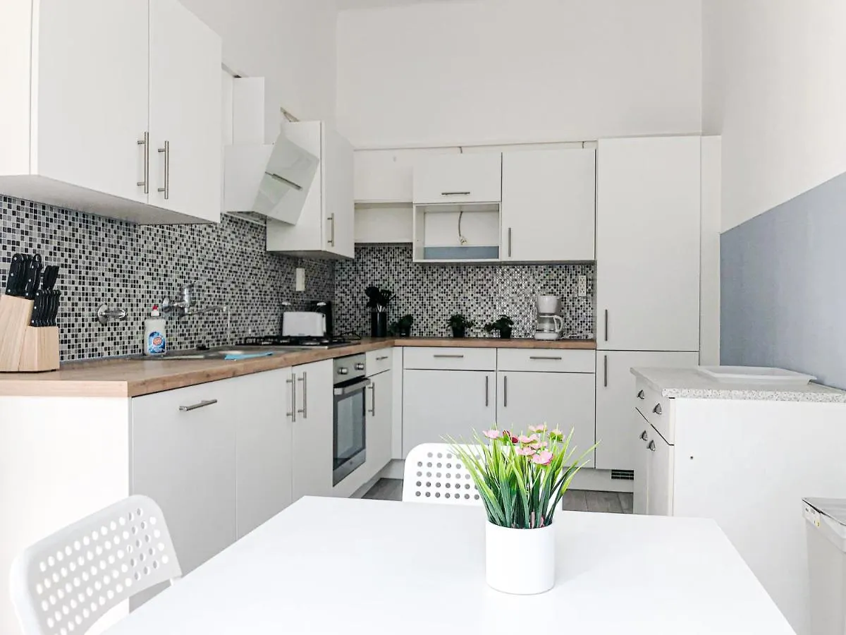 Vibrant 3Br Near Akh Hospital - Perfect For Groups Apartment Vienna